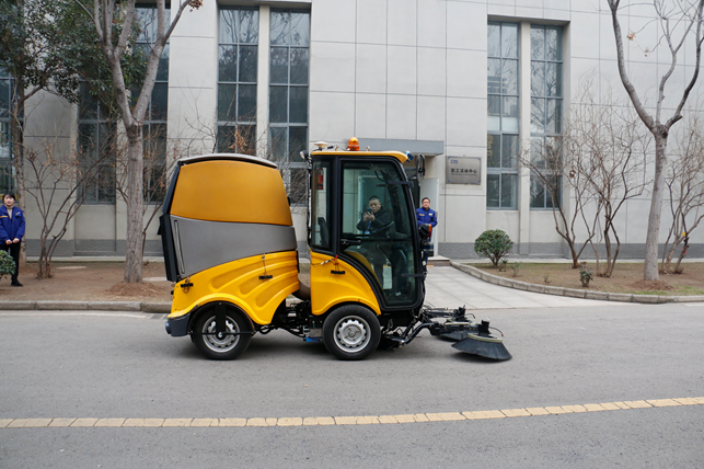 徐工路面養(yǎng)護車